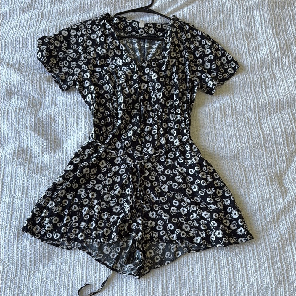Stylish Black and White Floral Playsuit